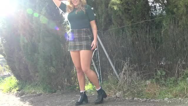 cute MILF posing in the garden and fucked on her 4s - (OC) : video clip