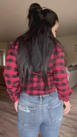 30y/o mom & naughty af. Do you think I’m fuckable?? : video clip