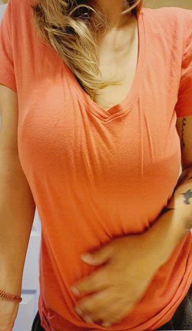 Big Tits MILF Titty Drop : video clip