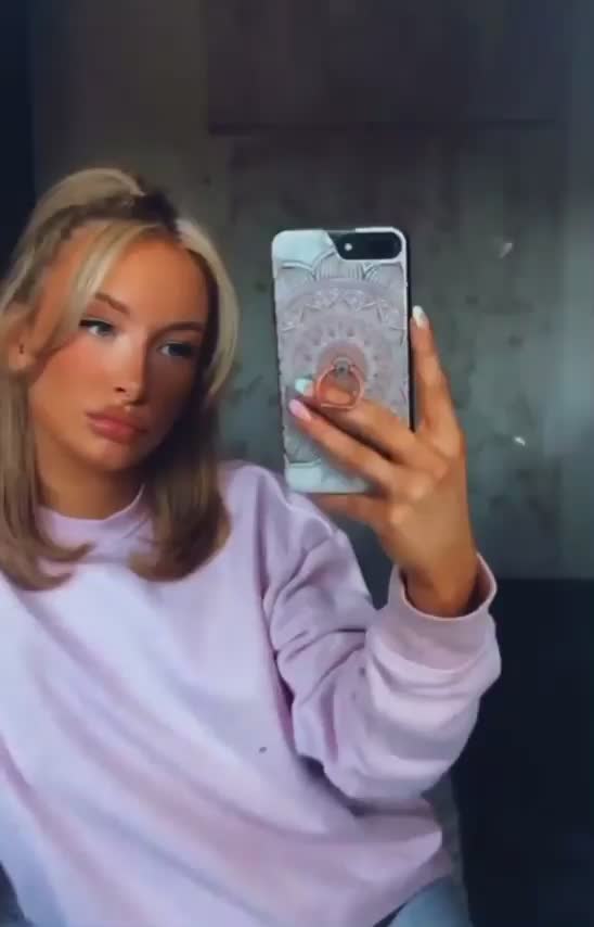 I wanna give a random Redditor a blowjob. Like if you find me hot : video clip