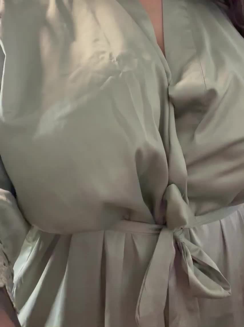 This robe is cute, but I think it looks better on the floor : video clip