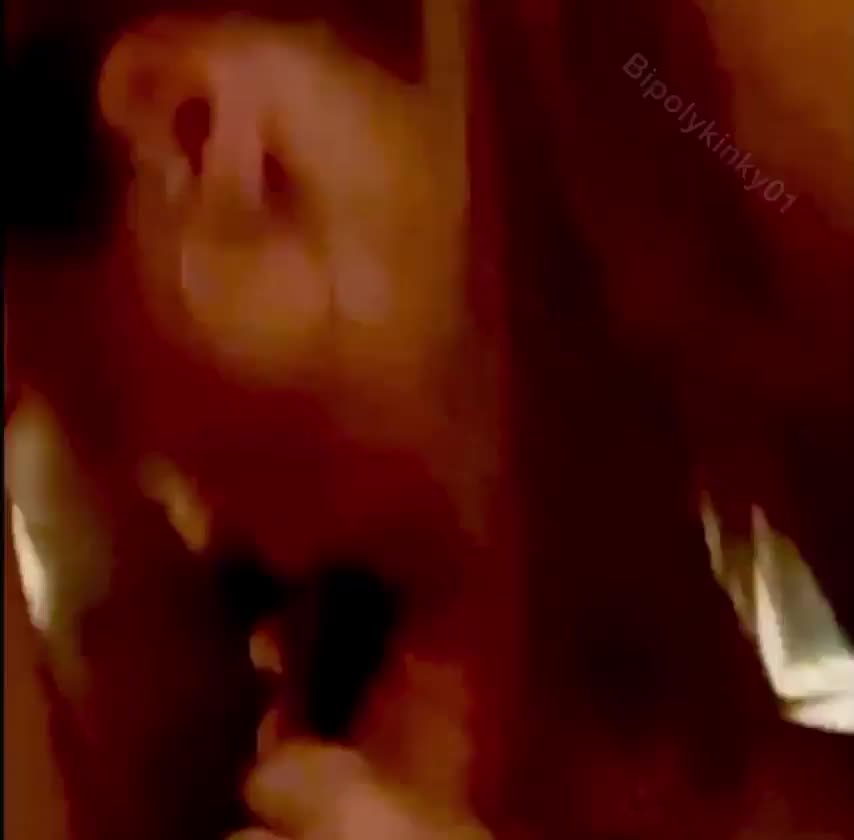 I love blowjobs so much, I’ll give two at once! : video clip