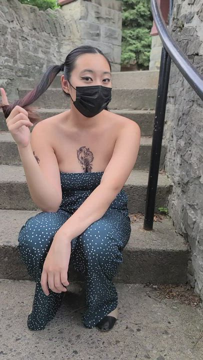 Cars driving by won't stop me from flashing my boobies : video clip