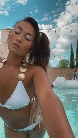 My hot body is waiting for you baby! : video clip