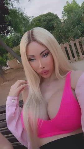 Plastic doll aesthetic : video clip