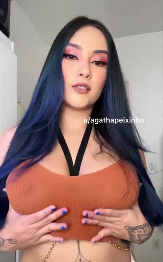 Smile at my pierced nipples : video clip
