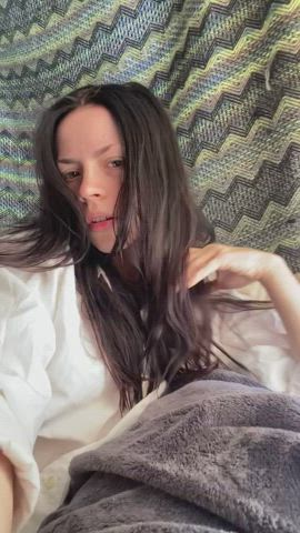 It’s winking to say good morning : video clip