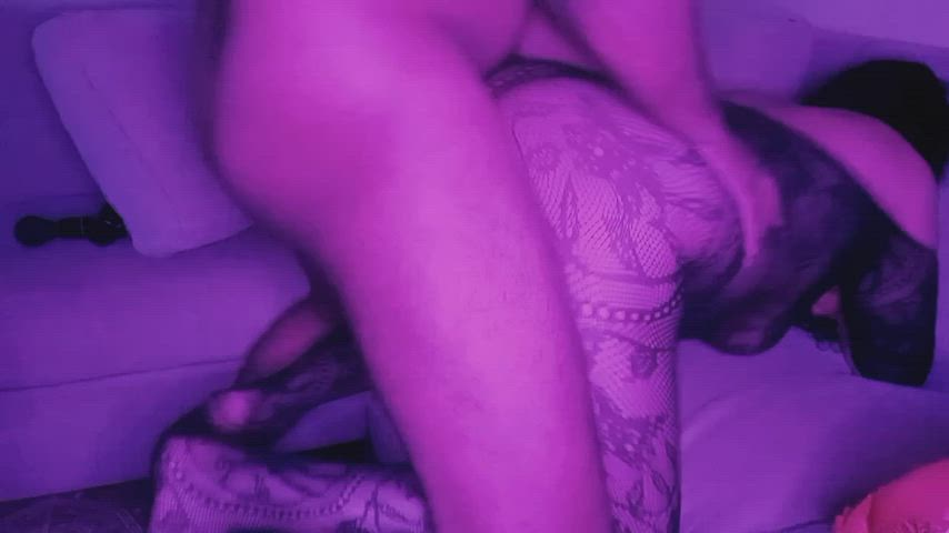 Bent her over couch and fucked her ass while pulling her hair! : video clip