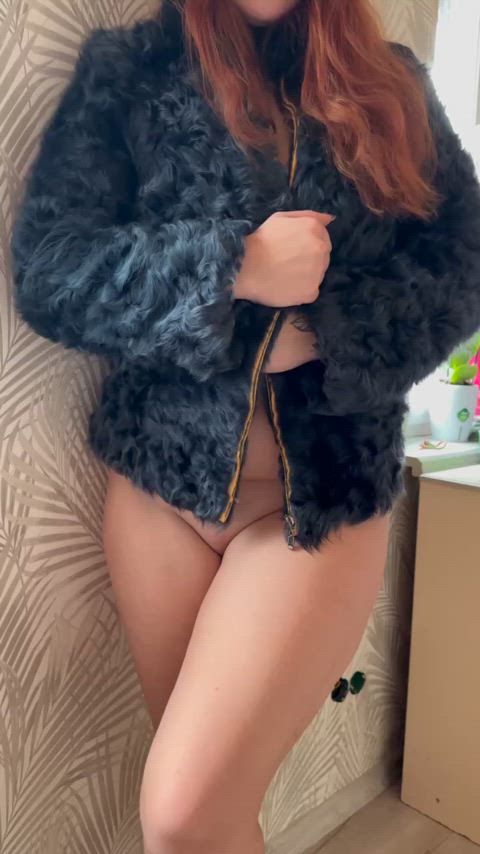 Tight tummy, big tits : video clip