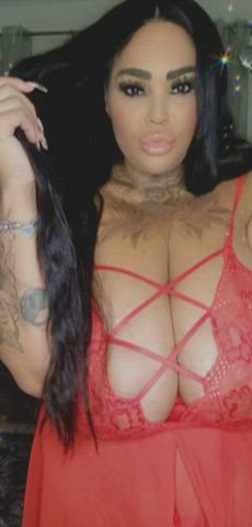 close your eyes and imagine cummin all over my tits : video clip