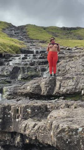 Giving the other hikers a little show [gif] : video clip