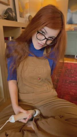 I’ve been trying to get out the door for two hours but I can’t stop masturbating. : video clip