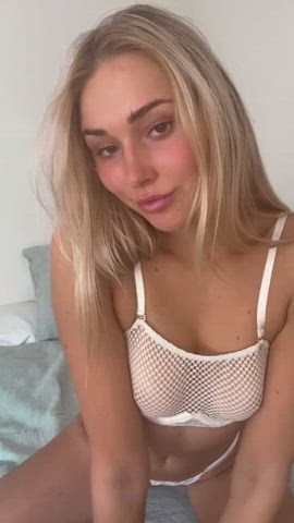 19f, deposit your jizz here : video clip