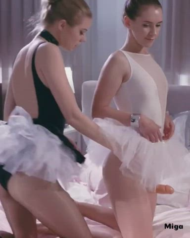 Ballerinas playing with a strapon : video clip