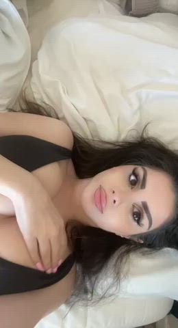 Pretty face & pretty titties 💘 : video clip