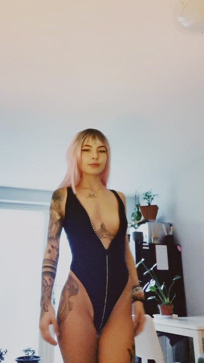 Deleted because someone said I was ugly… reuploaded because I love myself : video clip