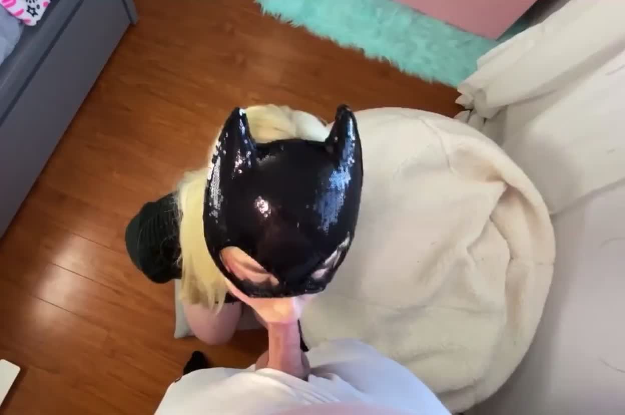 Sometimes I like dressing up to give head : video clip