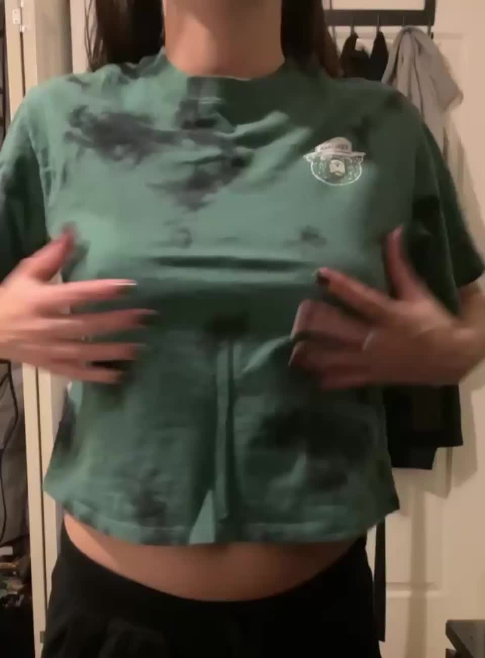 Tits and a drink! 😋 : video clip