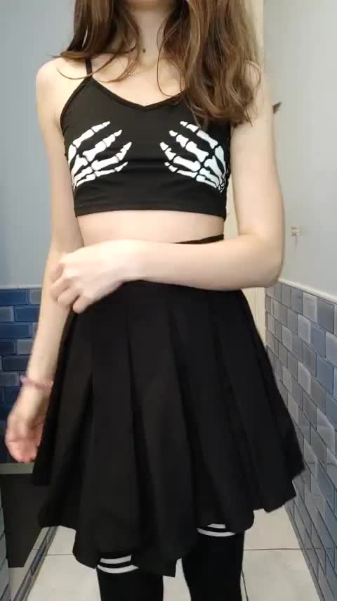 I love revealing myself for daddy : video clip