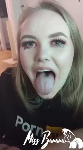 Cum swallow : video clip