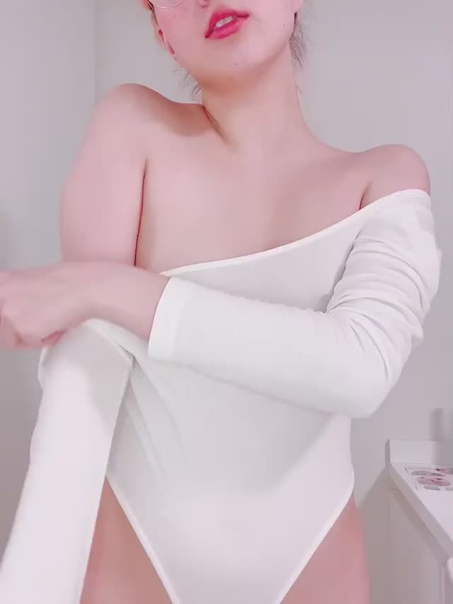 POV: your petite asian roommate asked if you could help her with her ballet warmups : video clip