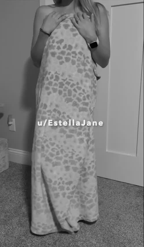 Oops, my blanket fell 🙊 : video clip