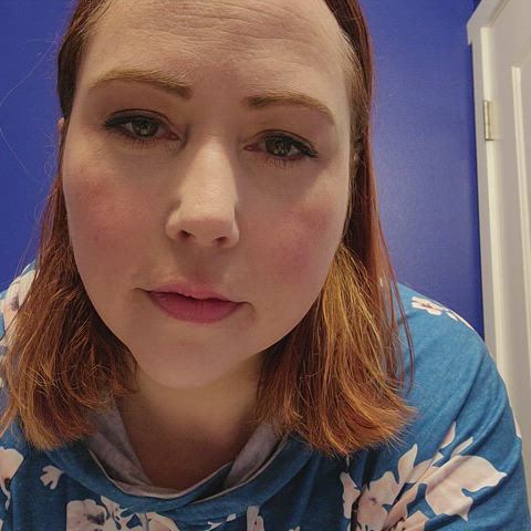Mom bod and bra anyone? [44f] : video clip