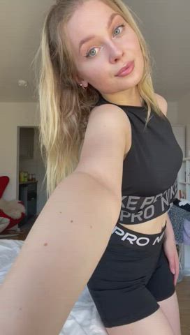 Looking for a personal trainer who’d like to fill me up : video clip