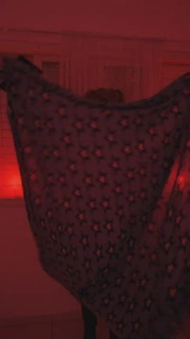 What color are my panties ? : video clip