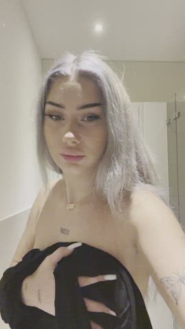 Titties 🍒 to start the breed day : video clip
