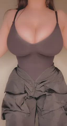 Big natural titties on my 5’1 frame : video clip
