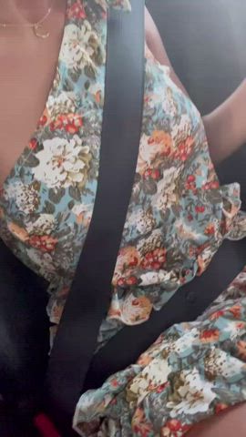 Let’s get intimate in the car : video clip