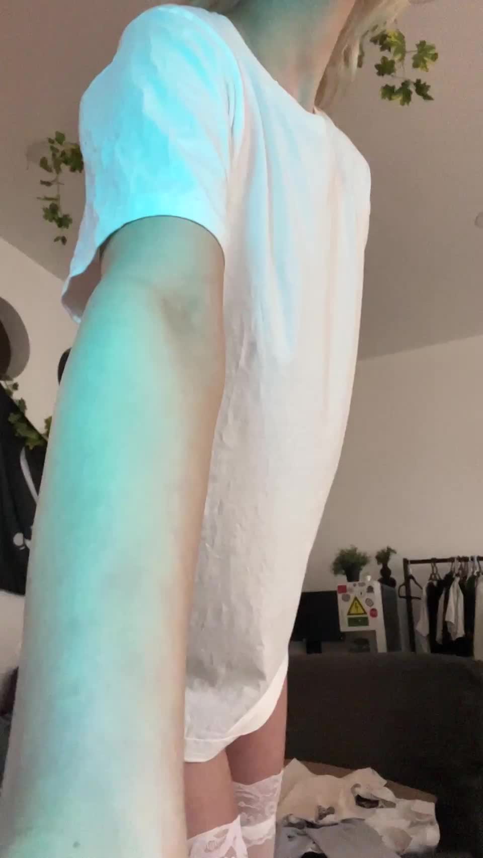 Can a petite blonde get you hard today : video clip