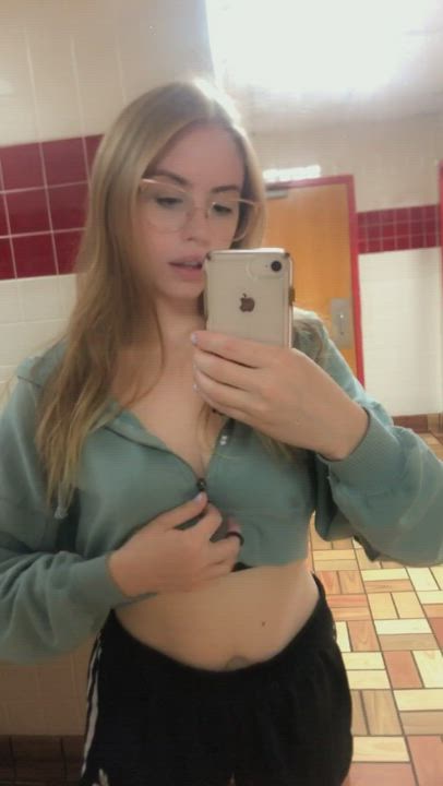 I hope someone walks in on me doing this one day 😈 [F] : video clip