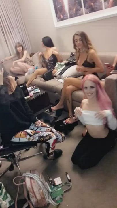 Now that's my kind of party : video clip