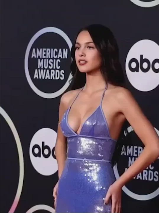 Olivia Rodrigo tease the guys who still follow the NNN : video clip