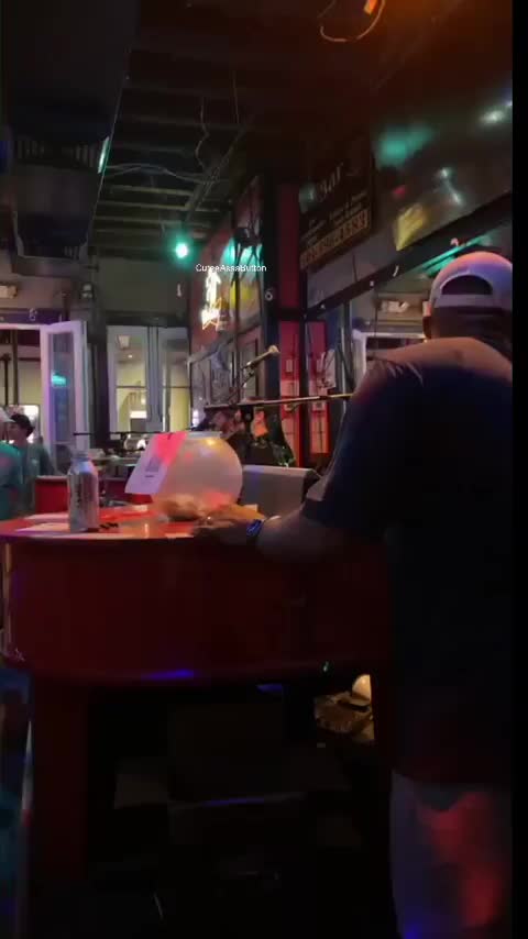 No one even noticed [gif] : video clip
