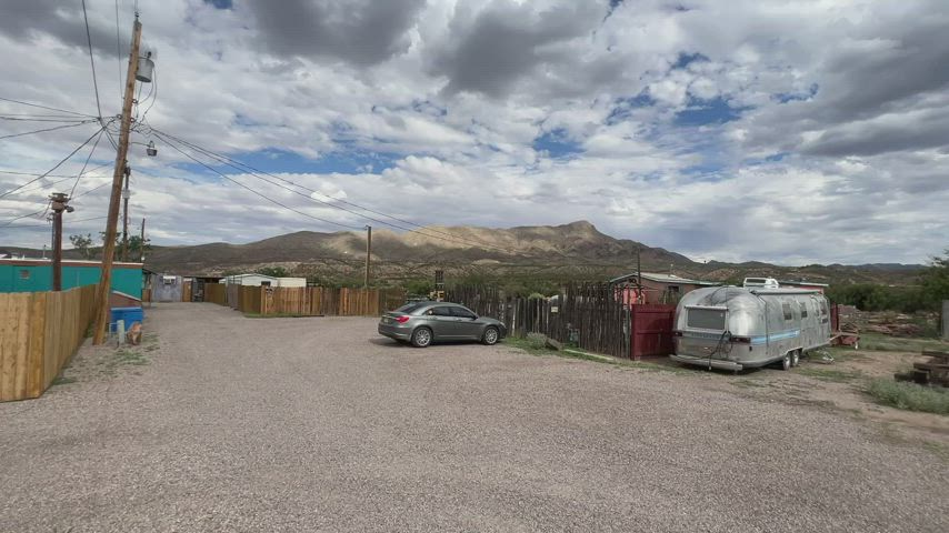 Look on the other side of the fence! [gif] : video clip