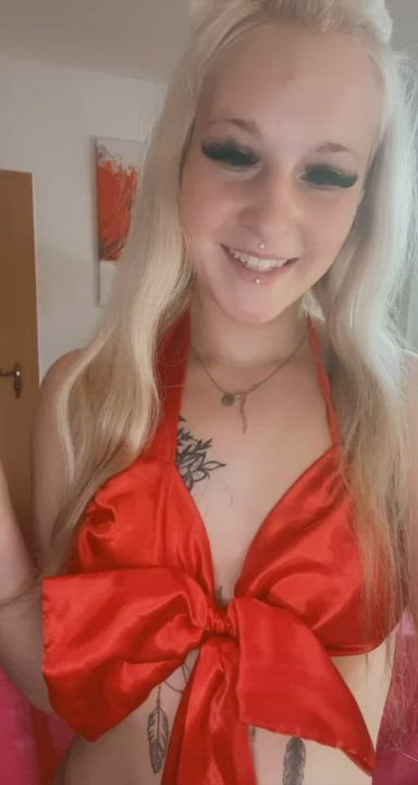 Hello to the same 4 guys who unpack my tits🥰 : video clip