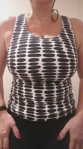 Milf showing her Big Boobs : video clip