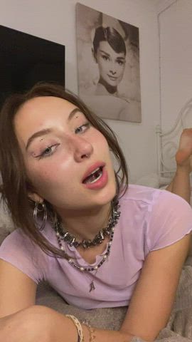 I hope my petite body can make your cock get hard… 😘 : video clip