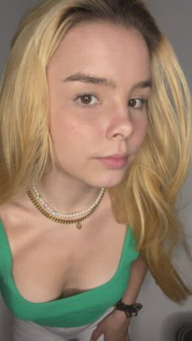 would u date a 18 y/o college girl : video clip