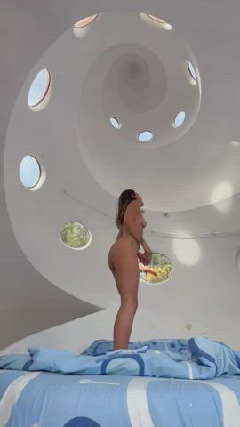 I need to get laid : video clip