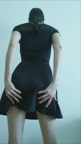 Let me sit on your face, slave! 😈 I'm into weird sex and kinky toys! 😈😈 19yo Domme : video clip