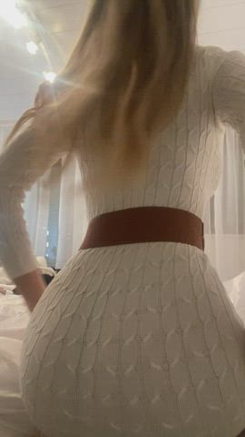 Just showing off what my momma gave me : video clip