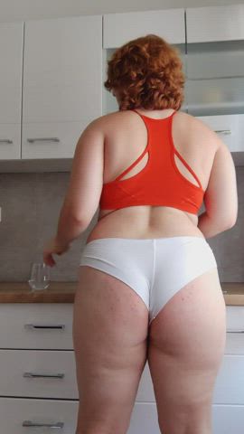 Shaking my soft pale butt for you : video clip