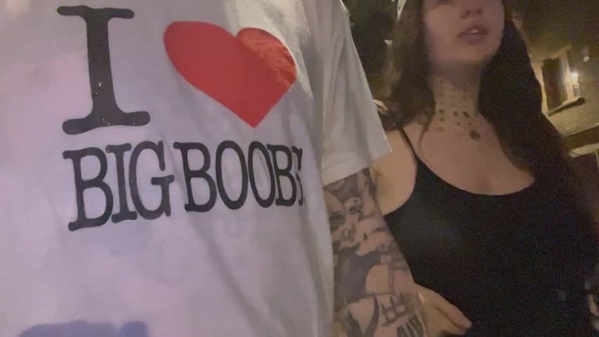 Everyone loves big tits right : video clip