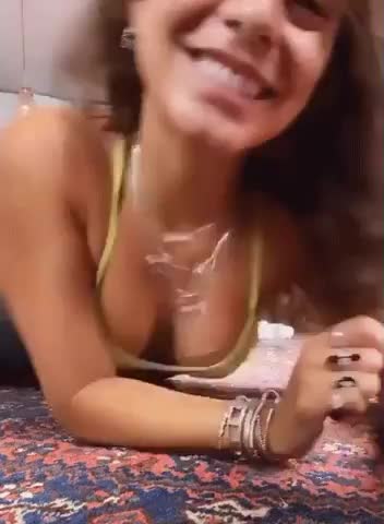 How Would You Give It To Vanessa Hudgens : video clip