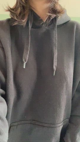 There's no better feeling than not wearing bra under hoodies : video clip
