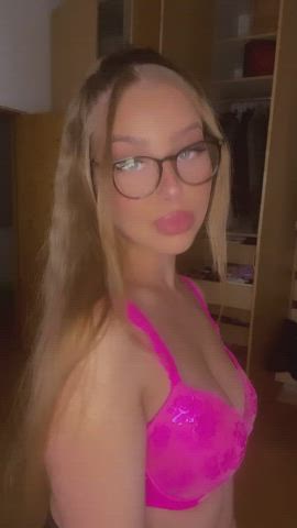 I’m too shy about showing more then that, but I hope you guys still appreciate a nerdy girl with a body type like mine 🙈💕 : video clip